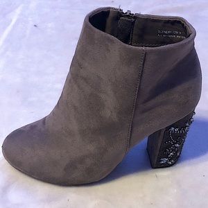 4’inch pumps in tan color with crystal heels